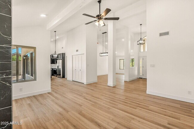 Building Photo - 11128 E Sahuaro Dr