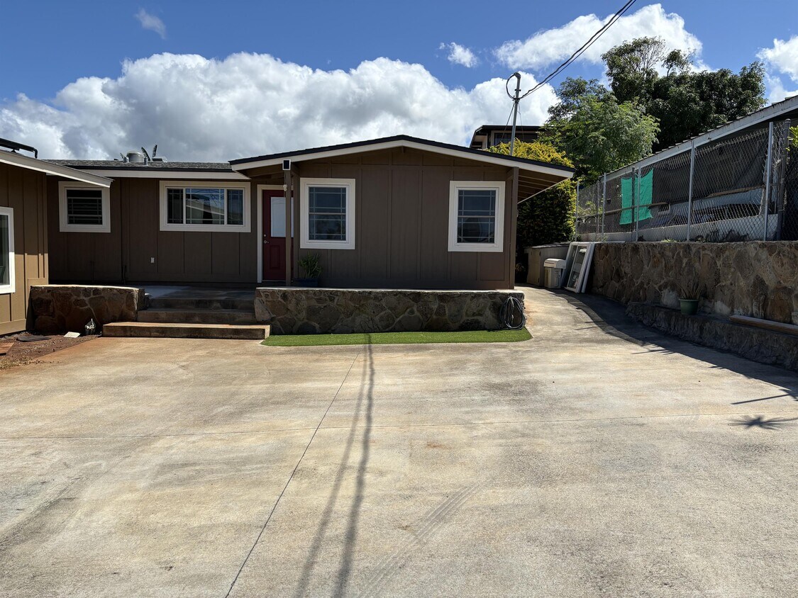 Primary Photo - 99-520-520 ?Iwa?iwa St
