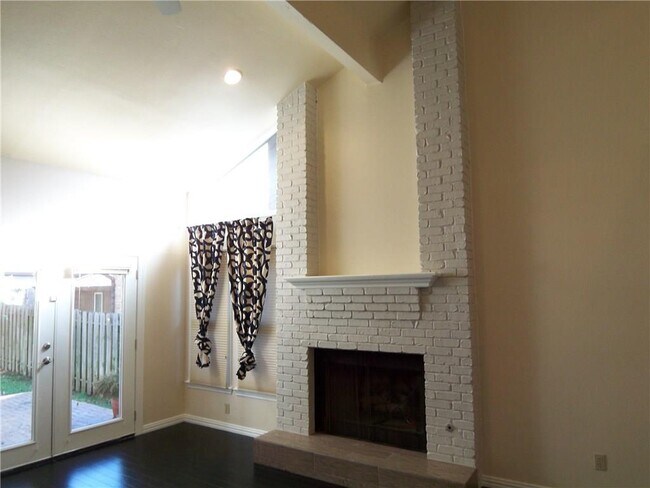 Foto del edificio - 8141 Forest Mesa Dr