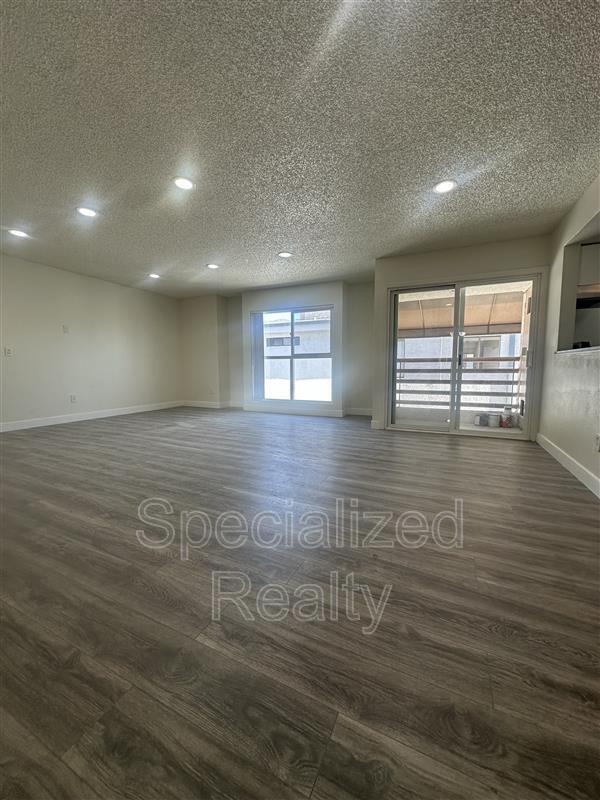 Foto del edificio - 328 E Providencia Ave