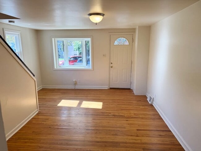 Foto del edificio - 2 Bedroom Semi-Detached Townhome