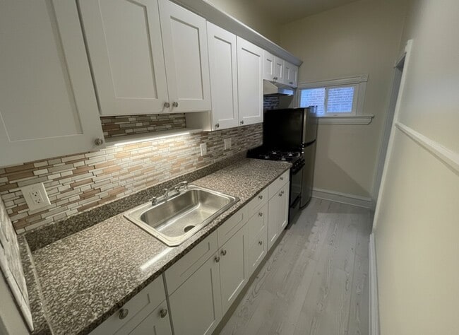 Photo - 1625 Dyre St Apartment