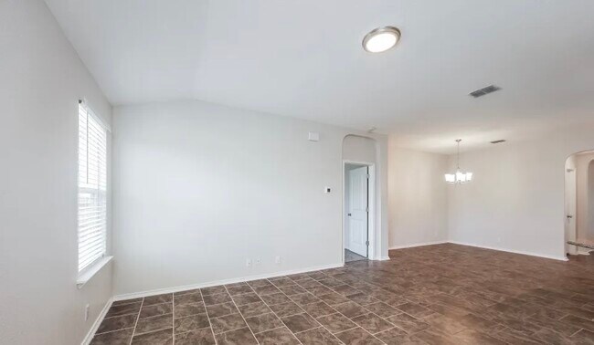 Foto del edificio - 8931 Hickman Pk