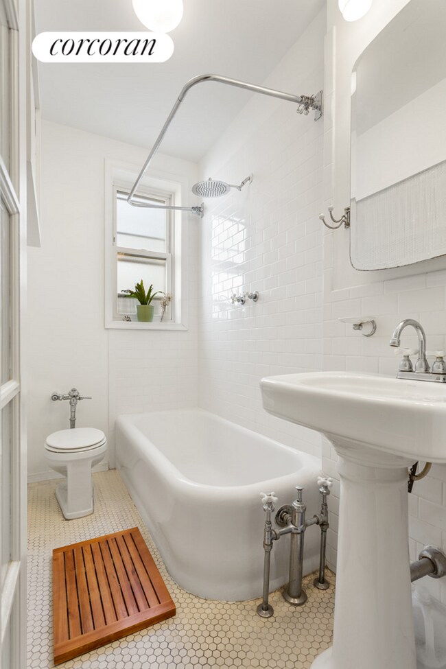 Building Photo - 856 43rd St