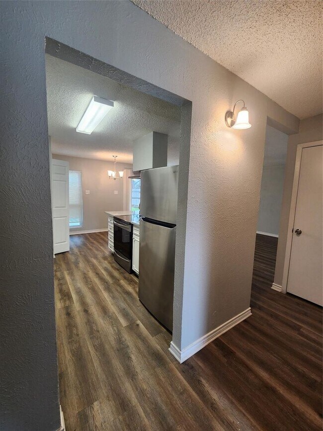 Foto del edificio - 3 BR/2BA | Renovated Single Family Home | 2-Car Garage | Fenced backyard