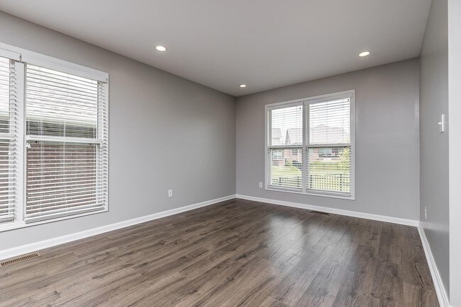 Foto del edificio - 14305 Hartland Ave