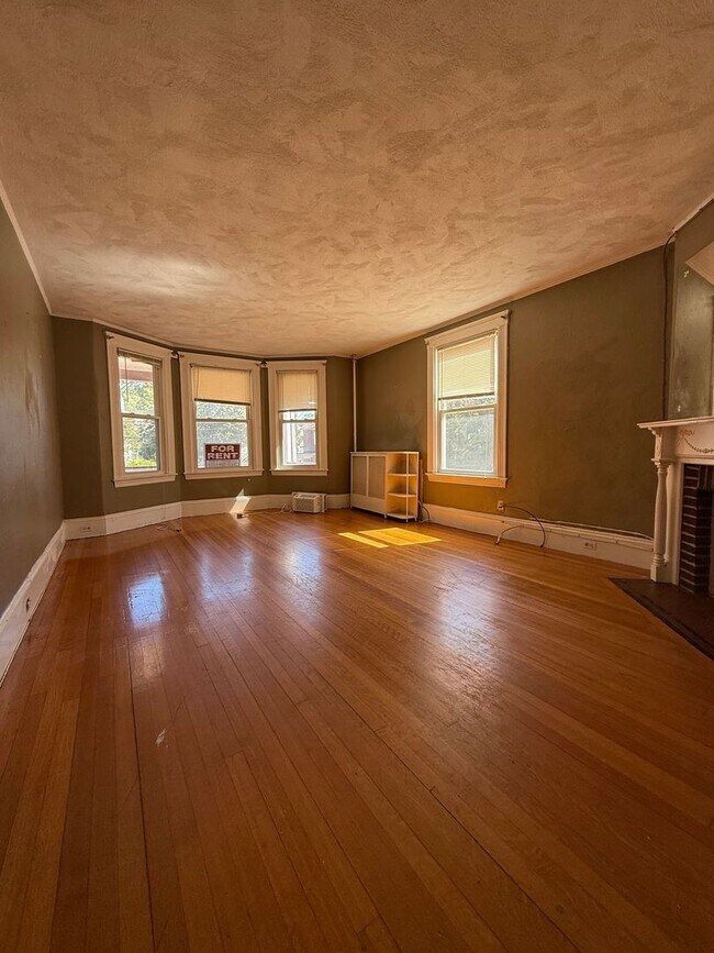 Building Photo - Huge, Renovated Brighton 4 Bed/2 Bath on Strathmore Rd.  Avail Now, NO BROKER FEE