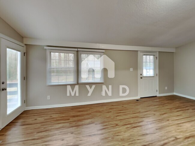 Building Photo - 121 Nicklaus Dr