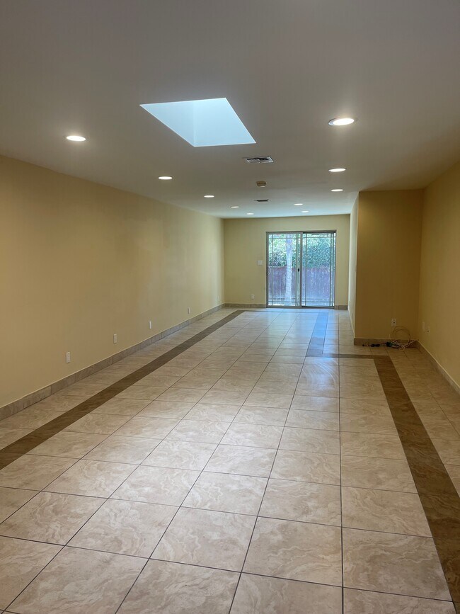 Foto del edificio - 7648 Delia Ave