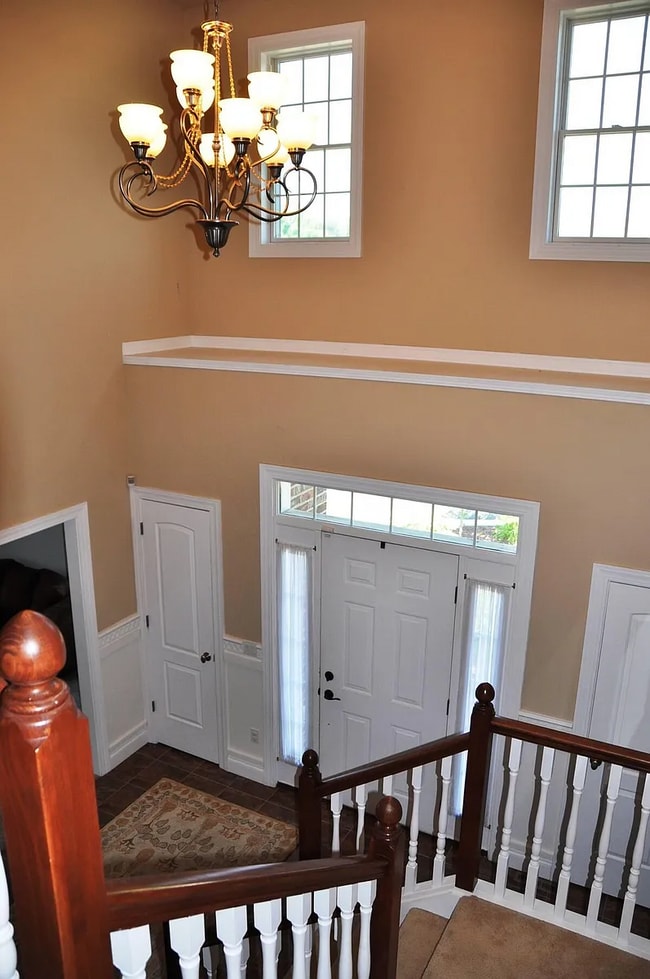 Building Photo - 4627 Sunburst Dr