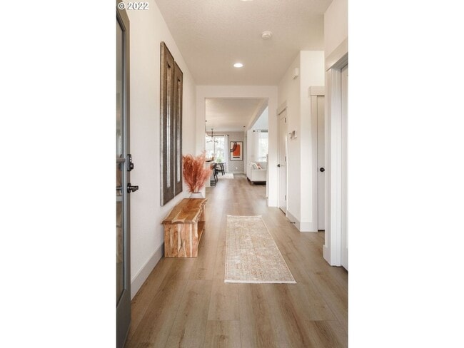 Building Photo - Charming Newer Model Home!