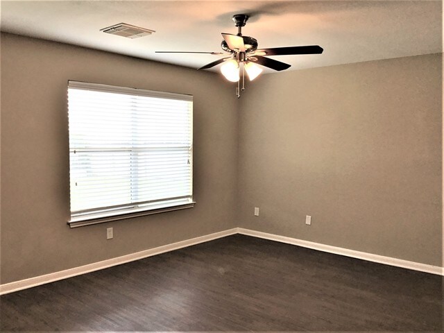 Building Photo - 21655 Falvel Lake Dr