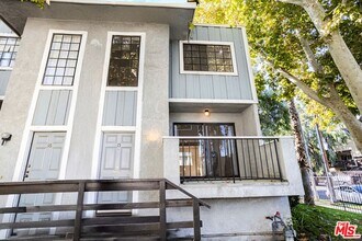 Building Photo - 9140 Burnet Ave