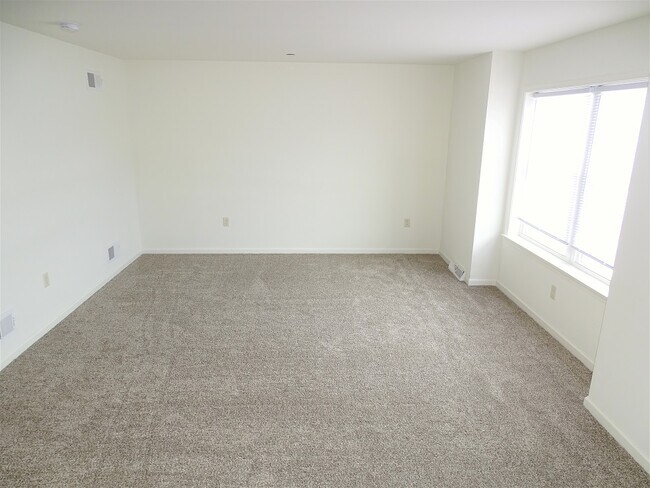 Building Photo - 344 Meadow View Dr