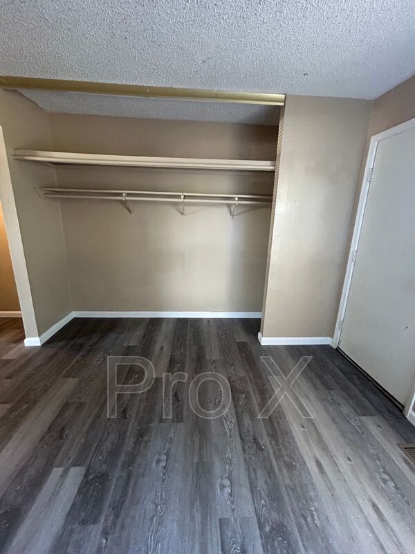 Building Photo - 3000 N Joplin St