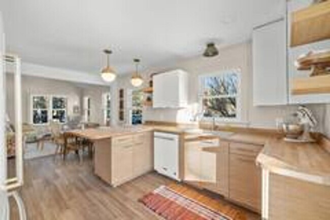 Foto del edificio - Midtown 4BDR Home - Mid Century Paradise!
