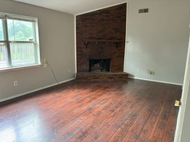 Building Photo - 5636 Pathway Cir