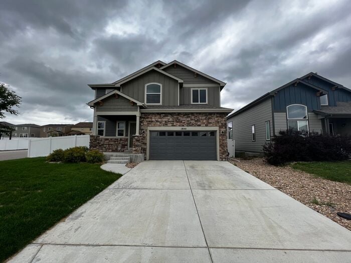 Foto principal - Beautiful 4 Bed, 2.5 Bath House in North W...