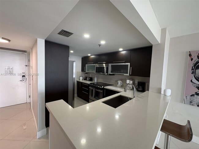 Foto del edificio - 1717 N Bayshore Dr
