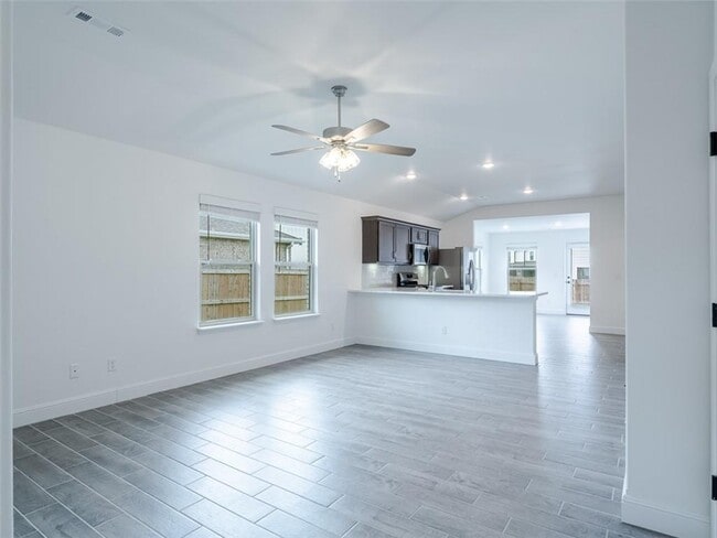 Building Photo - 2091 Bluestem Dr