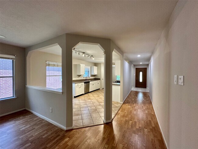 Building Photo - 21907 Willow Downs Dr