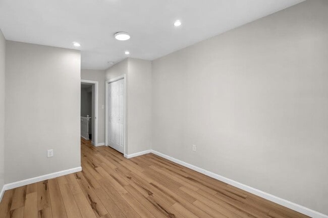 Building Photo - 208 S Durham St