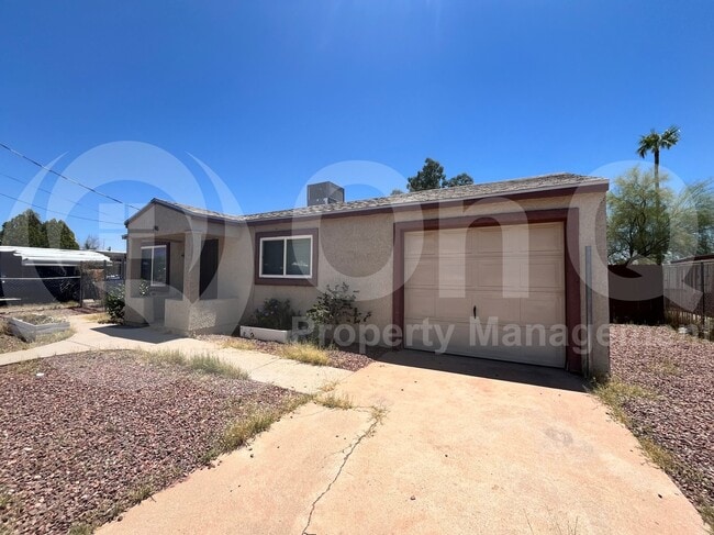 Building Photo - 906 E Halcyon Rd