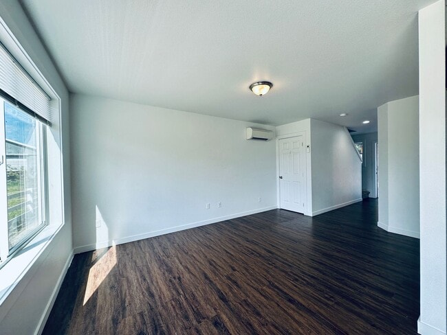 Building Photo - 1284 44th Ave