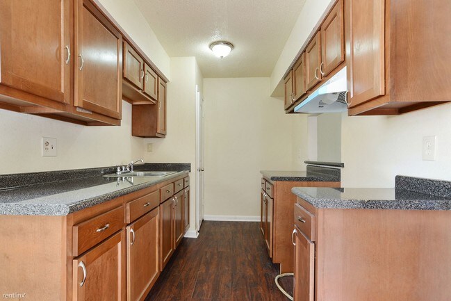 Building Photo - 3252 Kabel Dr
