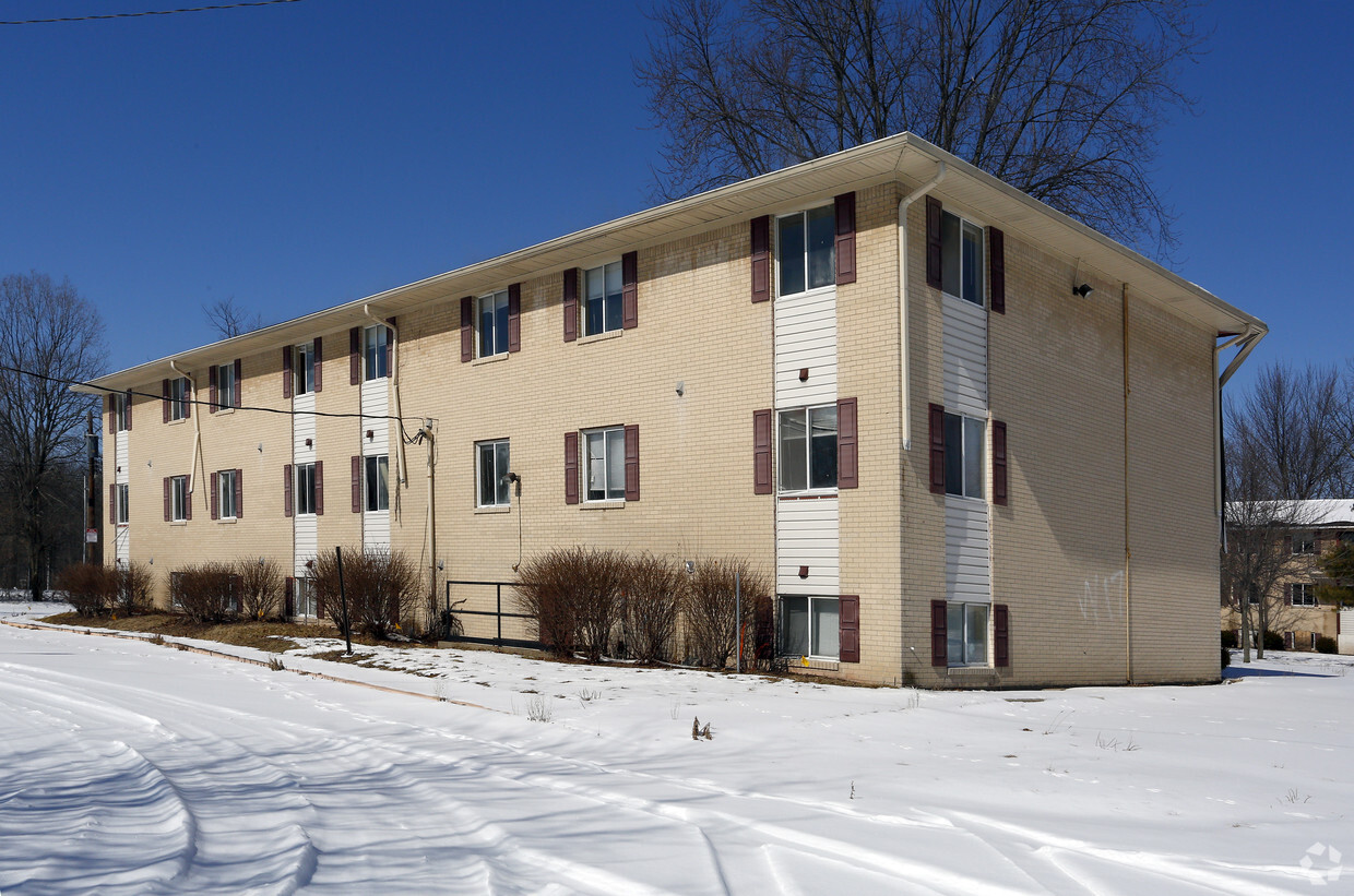 Foto principal - Courtyards at Roselawn Park