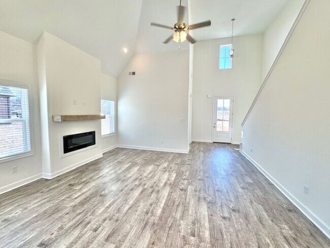 Foto del edificio - Now Leasing a 4-bedroom 25 bath home in Oakland.