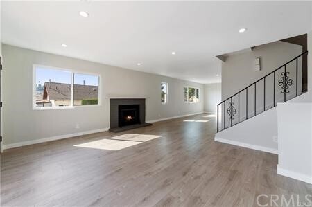 Building Photo - 328 S Pomelo Ave