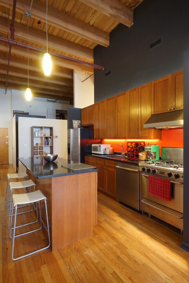 Foto del edificio - 1733 W Irving Park Rd