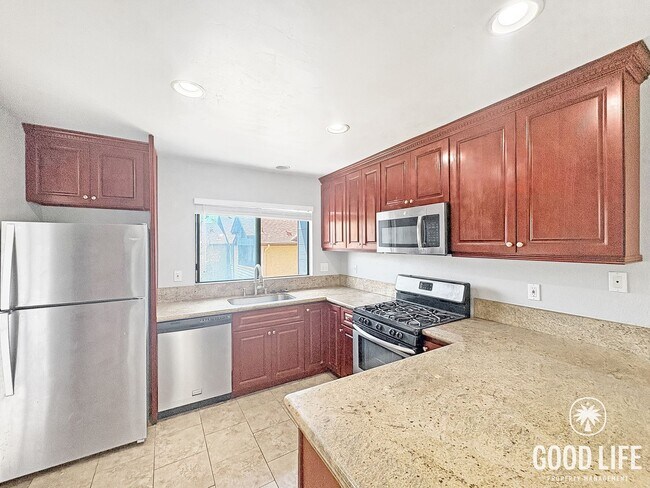 Foto del edificio - Light-Filled 2BD/2BA Top-Floor Condo in Mira Mesa with Granite Kitchen, Private Balcony & Pool