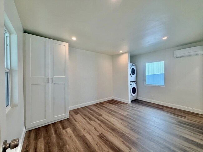 Building Photo - 501 S Gaylord Dr