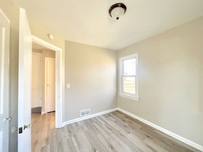 Building Photo - 3 Bed 1 Bath