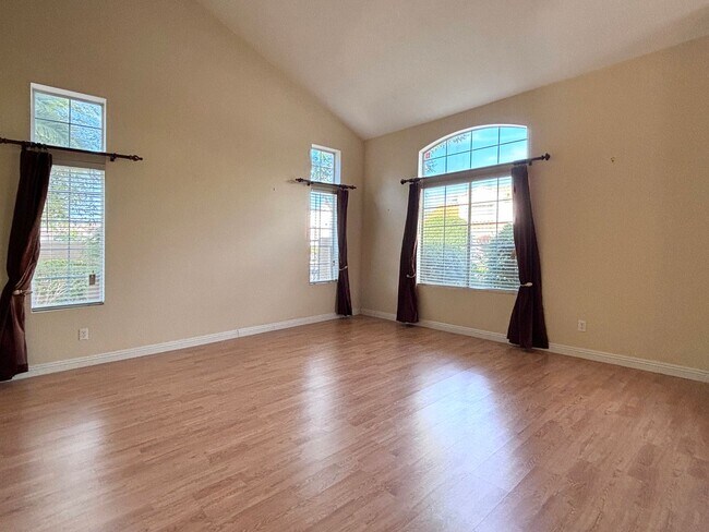 Foto del edificio - Stunning Updated 4-Bedroom Home with Private Spa in Summerlin North
