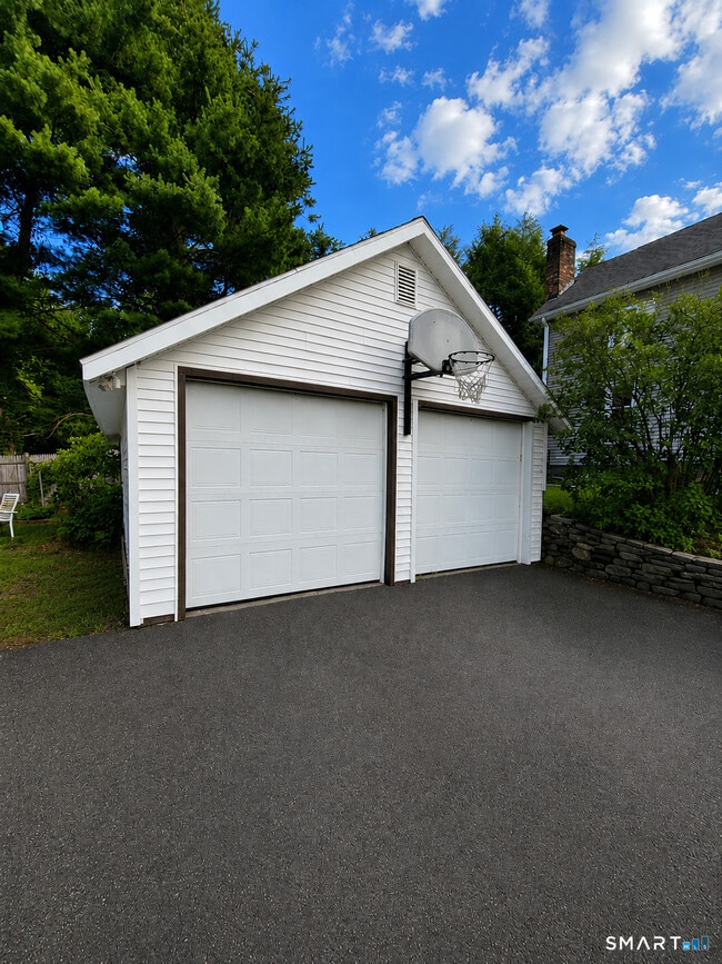 Building Photo - 561 Hopewell Rd
