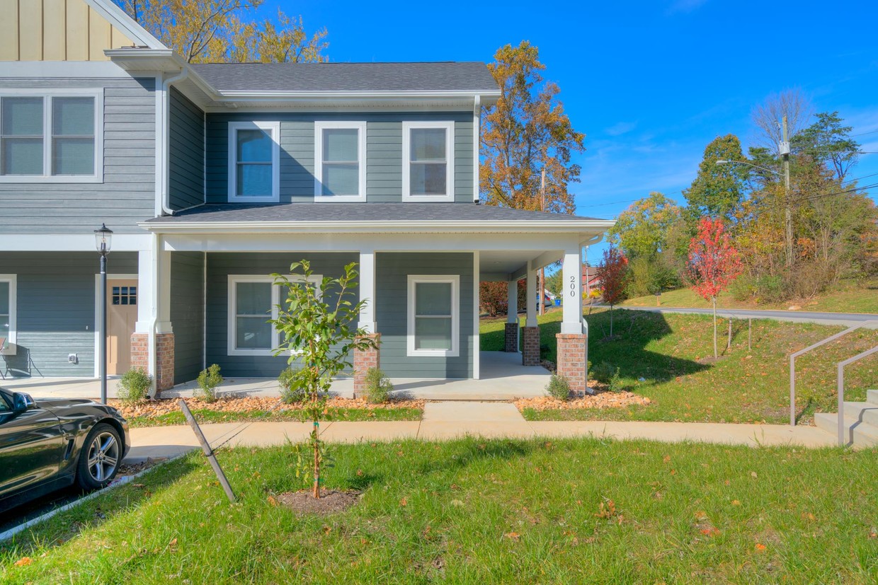 Foto principal - 200 Uptown Trail