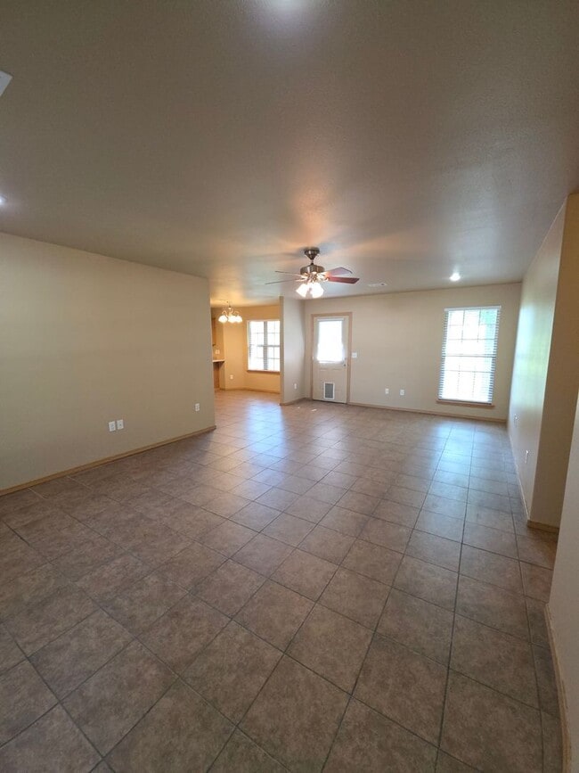 Building Photo - 619 Resimont Dr