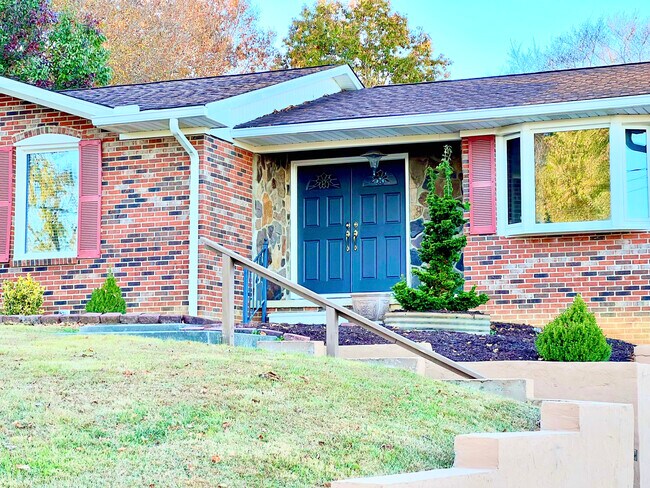 Building Photo - 228 Mark Dr