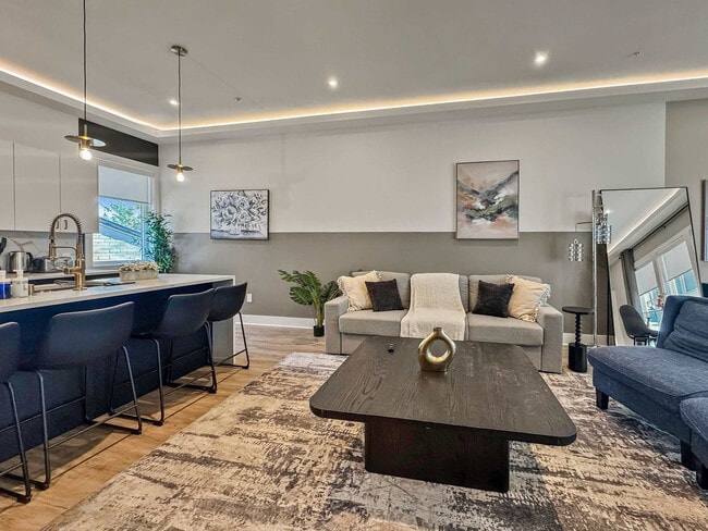 Building Photo - 1731 N Fitzhugh Ave