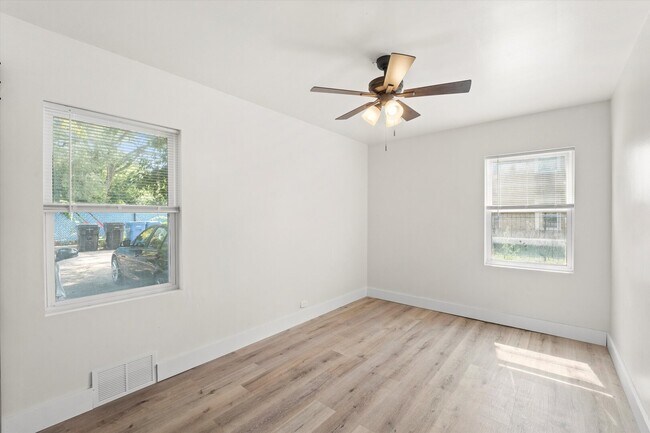 Foto del edificio - 7411 N Wolcott Ave