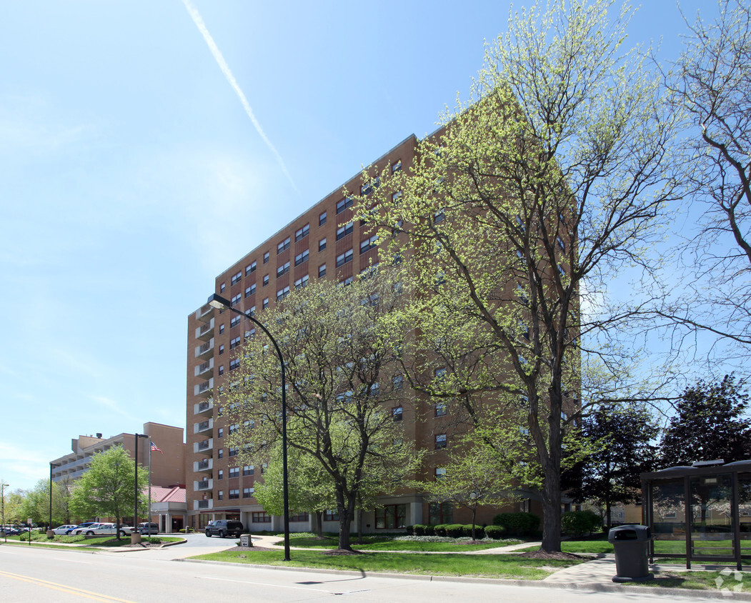 Building Photo - Paul E. Belcher North