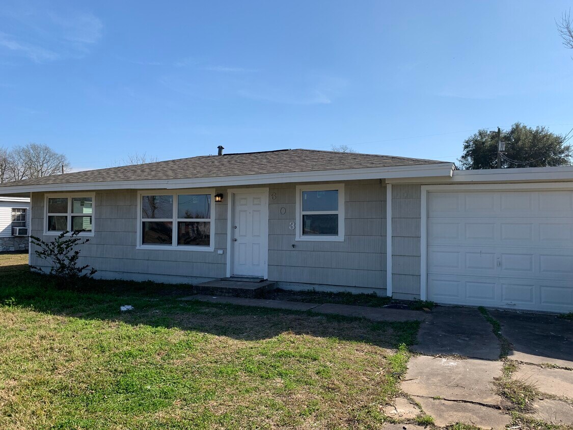 Building Photo - 603 Wisteria St