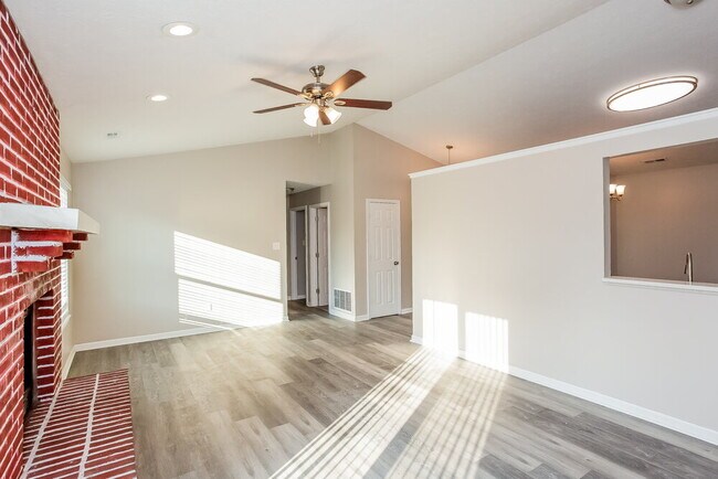 Foto del edificio - 6233 Carrie Cir