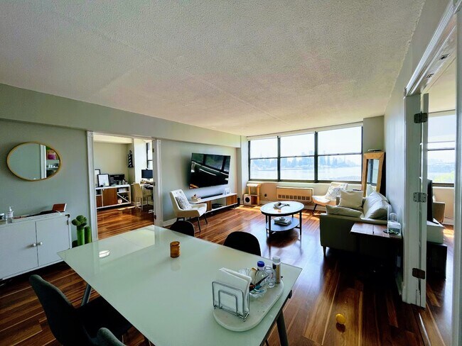 Dining/Living Room - 7002 Kennedy Blvd E