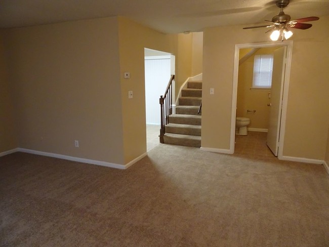 Building Photo - Two Level Townhome in Grand Lakes