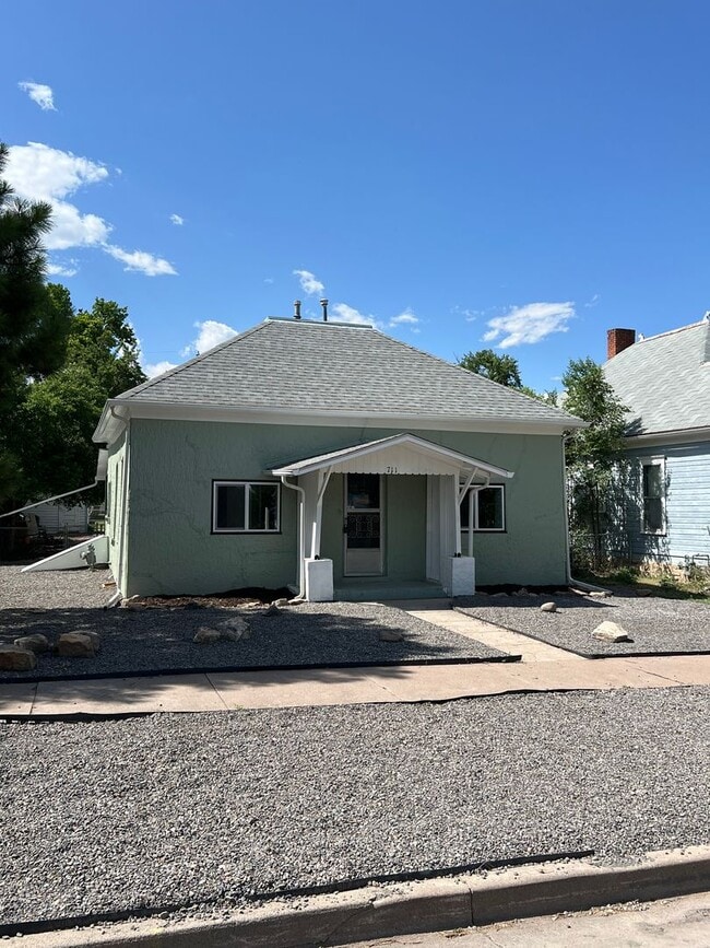 Building Photo - Newly Remodeled 2 Bedroom Home