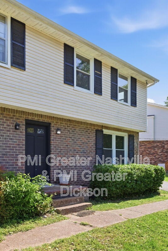 Building Photo - 704 McPherson Dr